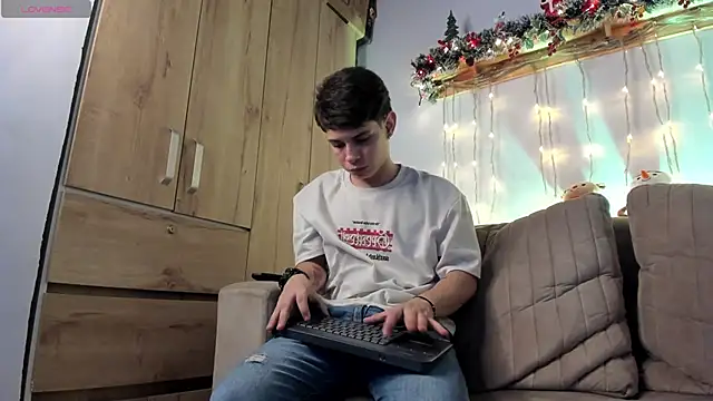 steveen universe28 online show from November 30, 2:13 am