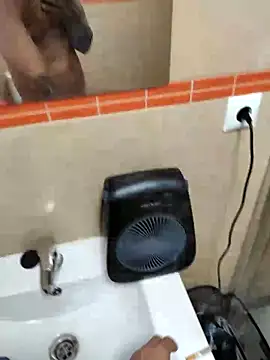 ParejaOcultaXX online show from December 15, 3:09 pm