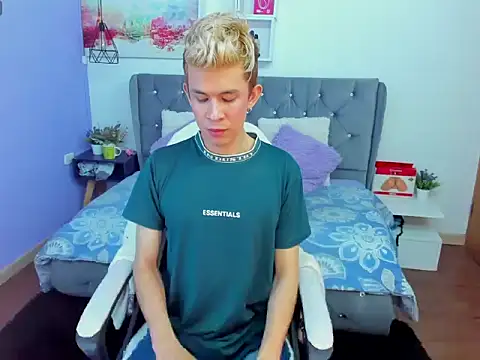 Juaan Diick online show from December 16, 2:57 pm