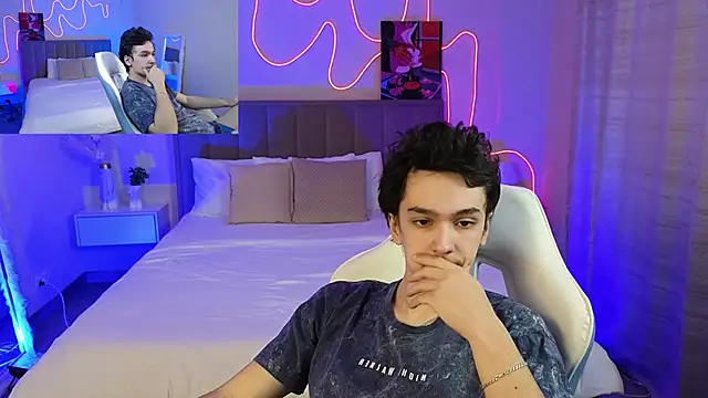 MoonlinSkinn online show from February 14, 1:11 am