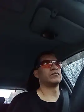 ChrisFloresP online show from December 17, 11:17 am