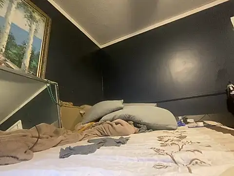 xxxenzo1 online show from August 6, 5:46 am