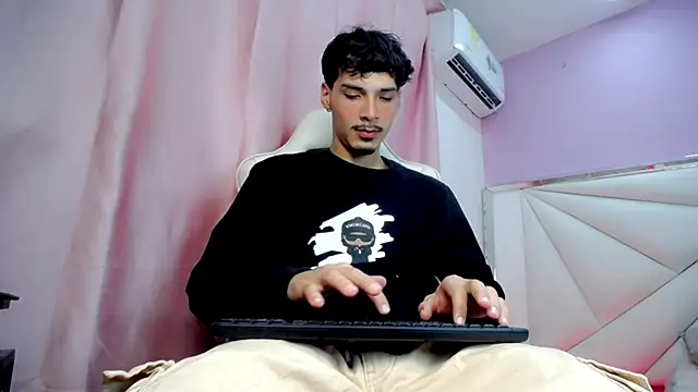 Yankeee  online show from December 14, 4:30 am