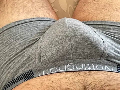 erdestruttor18 online show from June 8, 6:36 am