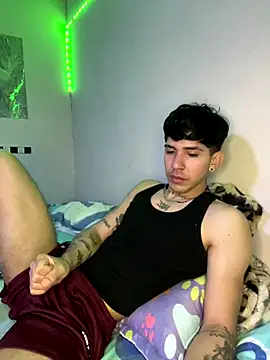 wil hot online show from December 17, 4:02 pm