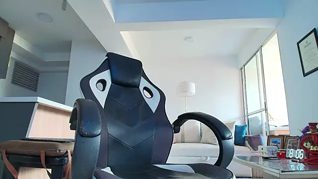 liorvante online show from February 12, 9:32 pm