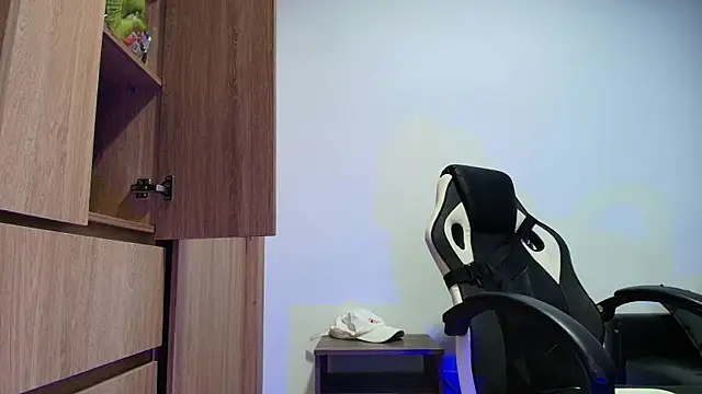 liorvante online show from February 28, 11:26 pm