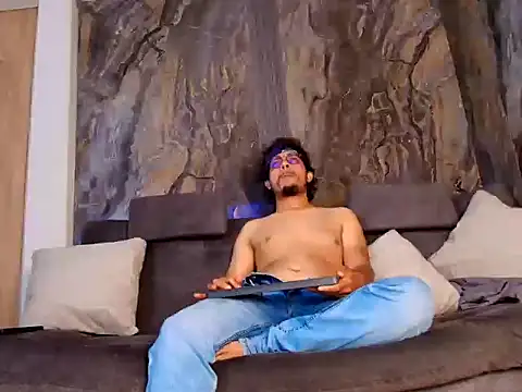 EnzoDarkwood online show from December 5, 1:51 pm