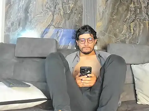 EnzoDarkwood online show from December 15, 2:03 pm