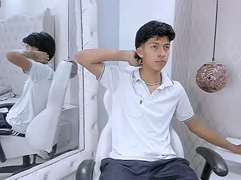 Valentino Lux online show from December 16, 7:21 pm