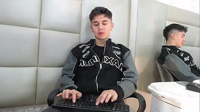 JuanGomm online show from January 13, 8:02 pm