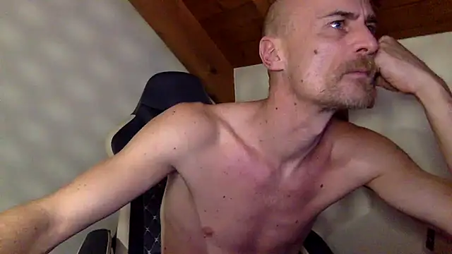 MR P Solo Bassbitch online show from December 5, 8:38 pm