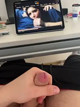 hannes256102 online show from April 17, 5:26 pm