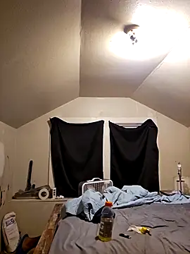 iLOVETRAY96 online show from February 12, 9:37 am