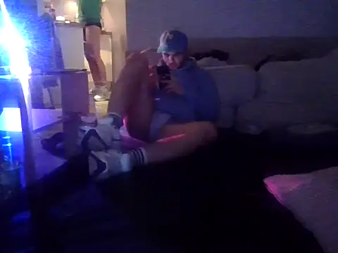 2hornydomtops online show from December 15, 1:46 am