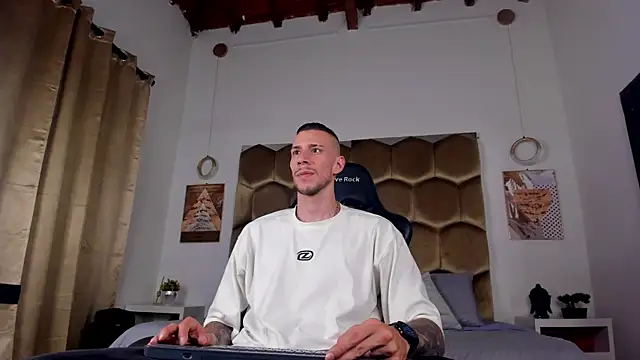J king   online show from May 23, 1:27 pm