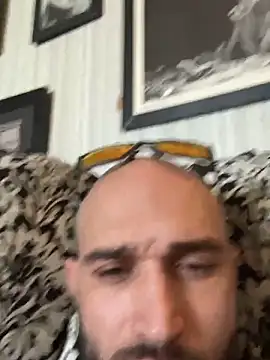 kingNQueen1211 online show from April 22, 9:30 pm