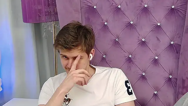 NickJohnas online show from April 18, 6:53 pm