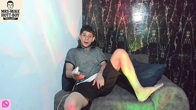 Mrs-mike-hott-boy online show from December 14, 3:46 am