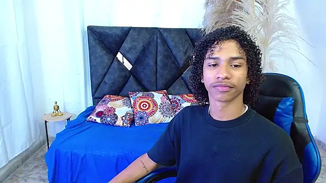 angelll18  online show from March 12, 9:22 pm