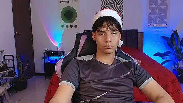 CrisotpherMoretti online show from December 16, 5:20 pm