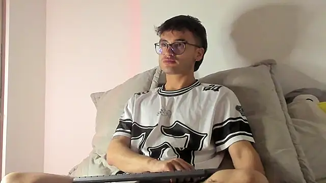 charlie dicker online show from February 21, 4:57 am