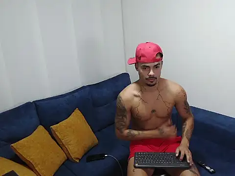 Christian jh bigcock online show from December 17, 4:42 am