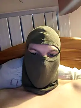 BottomB95xh online show from December 18, 3:19 pm