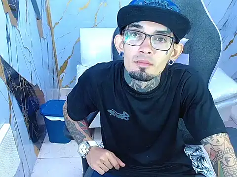 Boy tatto77 online show from July 22, 1:52 am