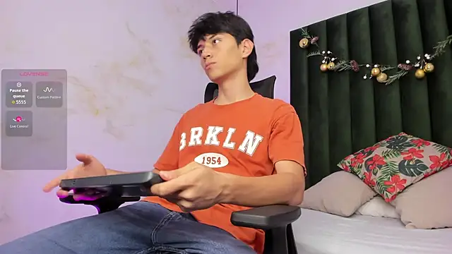 Aron valverde online show from December 18, 2:29 am