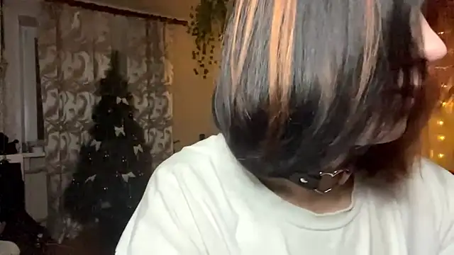 emo sweet online show from December 18, 7:32 pm