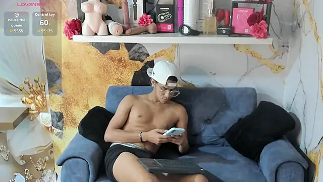 Victor LatinBoy online show from February 22, 3:08 am