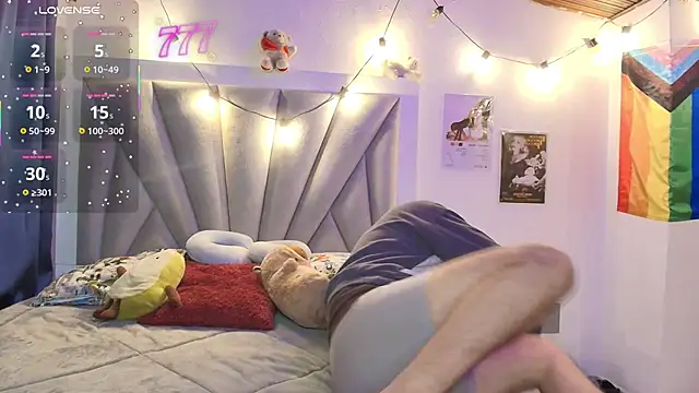 VelvetKai nom online show from April 15, 11:54 am