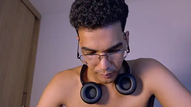 Pikashu7u7 online show from March 22, 8:30 am