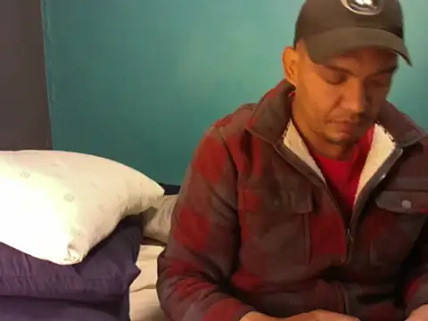 latinomoreno95 online show from February 6, 5:10 pm