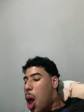 lzinho9153 online show from April 14, 11:26 pm