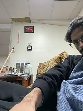 saadbutt13 online show from March 15, 5:59 am