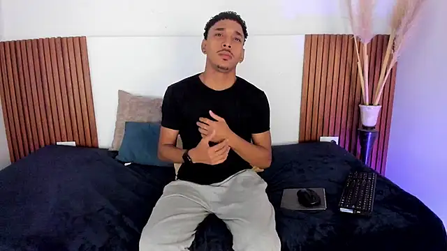 Julian Dark  online show from February 10, 4:17 am