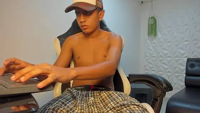 Alluringangel23 online show from January 13, 1:32 am