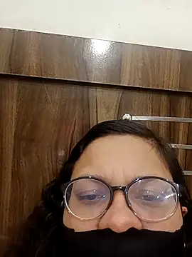 piryasharma005 online show from January 18, 3:41 am