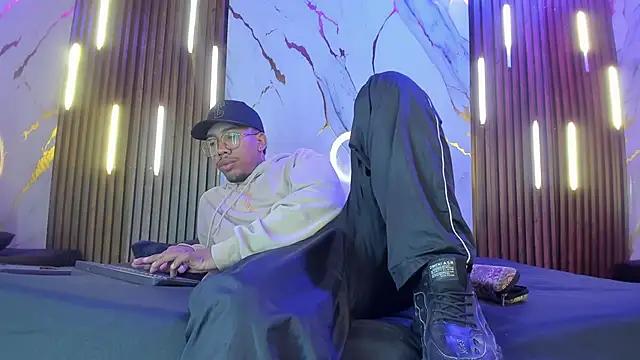 ThiagoBerry online show from February 4, 10:32 am