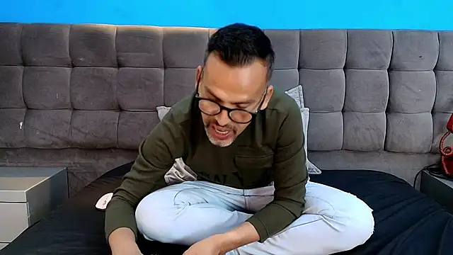 Oswalldo   online show from April 7, 11:54 am