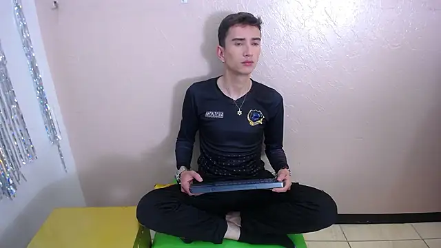 Iam Smith  online show from February 27, 10:31 pm