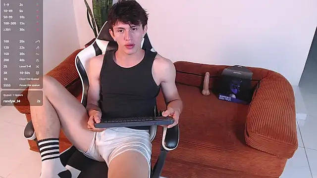 DarrenColleen online show from February 3, 2:09 am