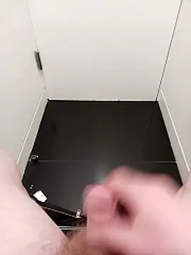 Hertsguy1984 online show from March 12, 9:33 pm