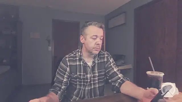 chrisw8140 online show from April 10, 3:57 am