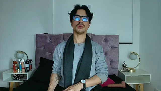 Ethan Briggs  online show from March 3, 3:36 am