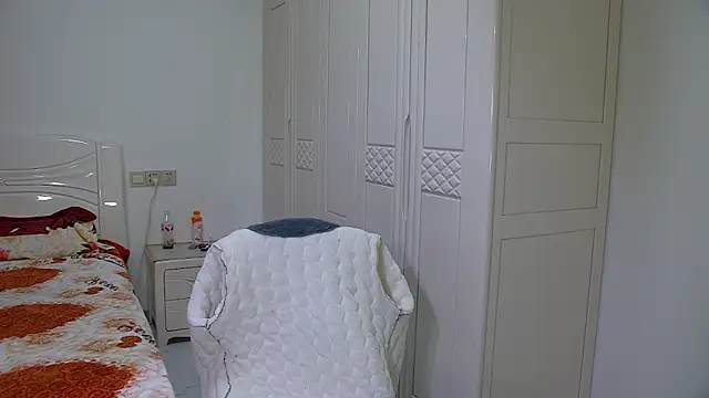 Chocolates-001 online show from January 17, 1:03 pm