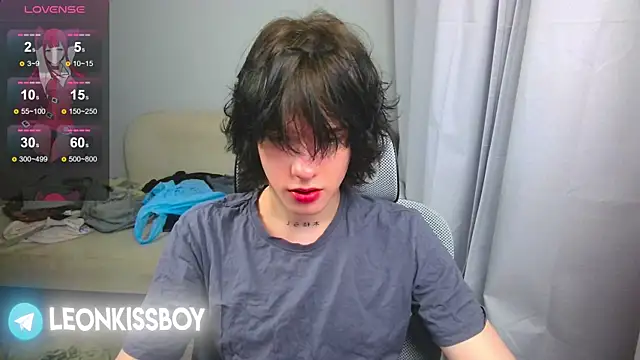 LeonBoykisser online show from April 13, 9:59 pm