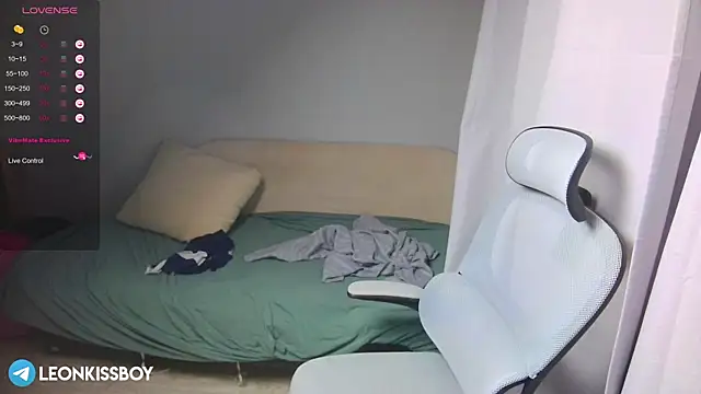 LeonBoykisser online show from March 18, 5:27 pm